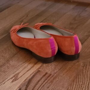 New 1901 Orange Suede Ballet Flats W/Bow & Pink Accent 1" Heel   Size 8.5 M